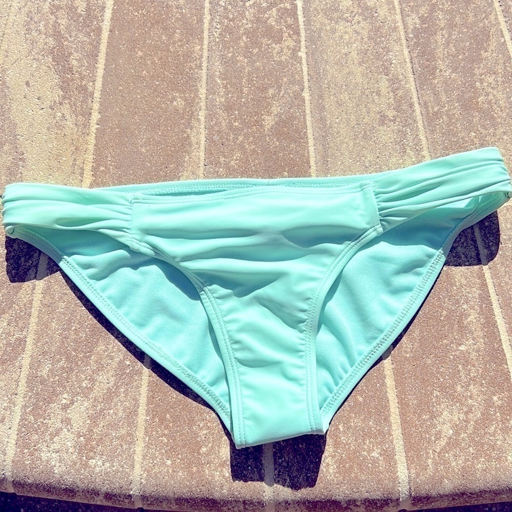 Hot Water mint green, bikini bottoms, Sz M,  NWT